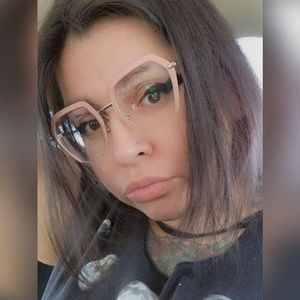 Meet your Posher, Iris